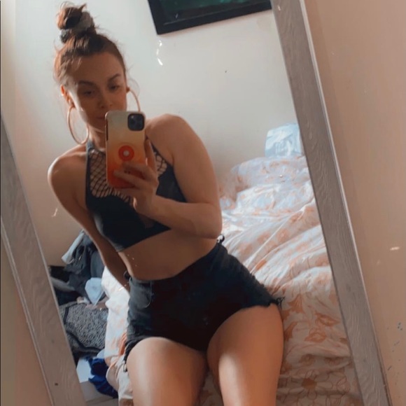 Meet your Posher, Tanis - Picture 1 of 1